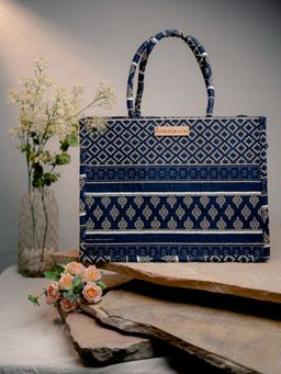 NR by Nidhi Rathi - Printed Structured Handheld Bag