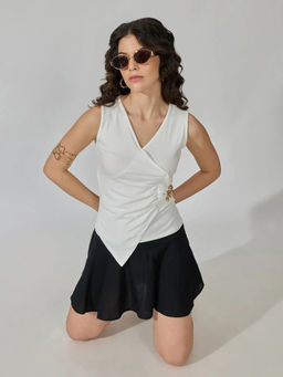 SHOWOFFFF - Women's White Sleeveless V-Neck Ruched Asymmetric Top with Brooch