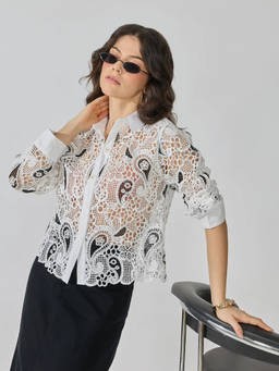 SHOWOFFFF - Women's White Paisley Crochet Contrast Collar Shirt