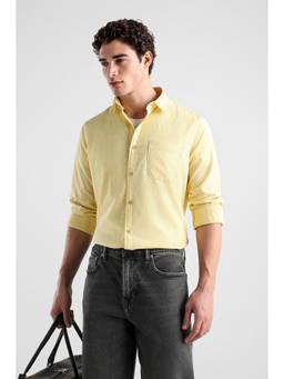 Van Heusen - Men Light Yellow Solid Full Sleeves Casual Shirt