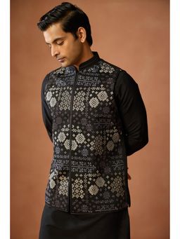 KISAH - Men Black Embroidered Nehru Jacket
