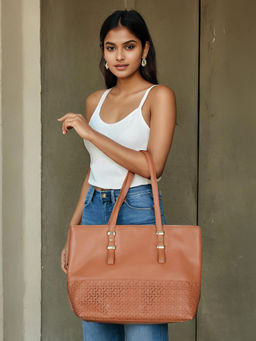 Toteteca - Tan Shoulder Bag