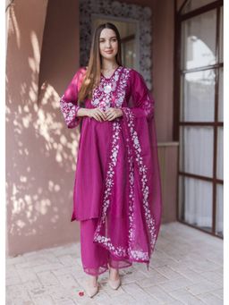 ASRUMO - Magenta Mul Chanderi Kurta With Pant & Dupatta