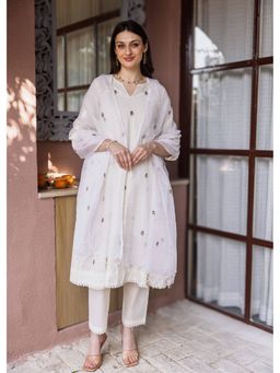 ASRUMO - Off White Silly Cottan 3 Kali Kurta With Pant & Dupatta