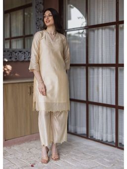 ASRUMO - Golden Chanderi Embroidered Slip Kurta With Pant & Dupatta