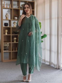 ASRUMO - Emerald Dariya Embroidered Slip Kurta With Pant & Dupatta