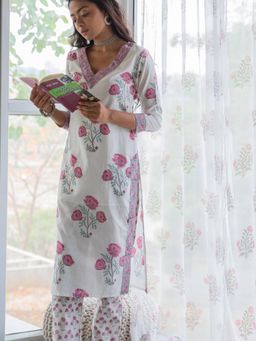 House of Ekam - White and Pink Amaryllis Floral Printed Kurta with Pant (Set of 2)