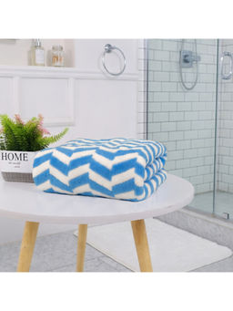 LUXEHOME INTERNATIONAL - Blue Chevron Pattern Towel
