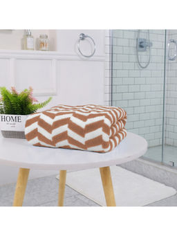 LUXEHOME INTERNATIONAL - Brown Chevron Pattern Towel