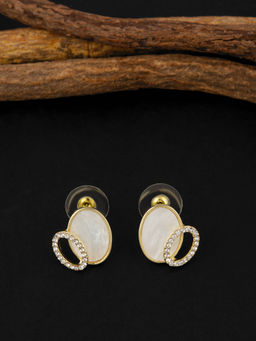 E2O - Gold-Plated Round Shaped Peral Drop Earrings