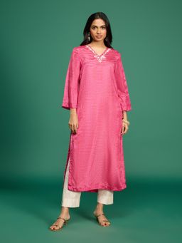 Gajra Gang - Casa Mexicana Pink Chinon Bandhani Embroidered Kurta