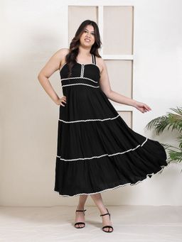 Deebaco - Women Plus Size Black Solid Tiered Maxi Dress