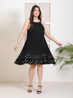 Deebaco - Women Plus Size Black With Heart Printed Tiered Short Knee Length Dress