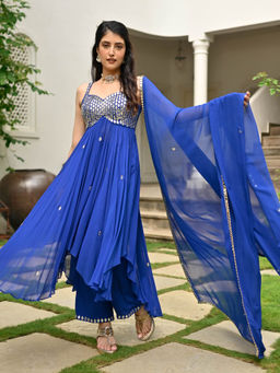 Urbanstree - Shivika Kurta with Pant and Dupatta (Set of 3)