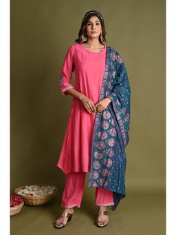 Do Dhaage - Pink A-Line Hand Embroidered Kurta (Set of 3)