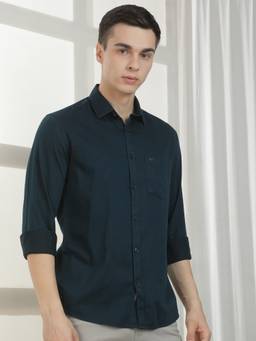 CRIMSOUNE CLUB - Men Teal Solid Shirt