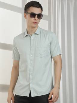 CRIMSOUNE CLUB - Men Light Green Solid Shirt