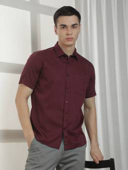 CRIMSOUNE CLUB - Men Maroon Solid Shirt
