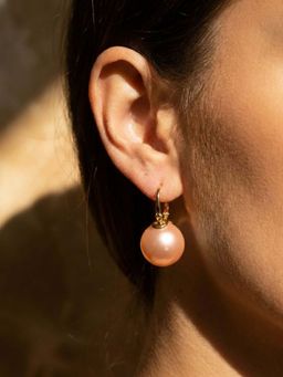 Niska - Drop Peach Pearl Earrings