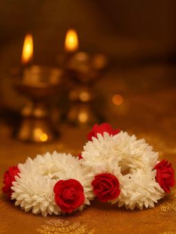 Hair Drama Co. - Scented Gajra Scrunchie with Rose