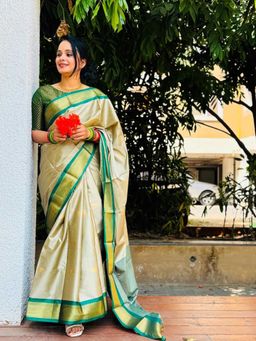 A S CREATION - Cotton Silk Kanchipuram Green Saree with Unstitched Blouse