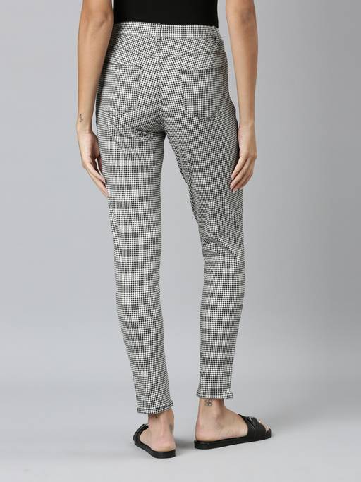 Buy Go Colors Women Black Checks Printed Jeggings Online