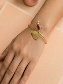Red color option, Sold out, Currently selected