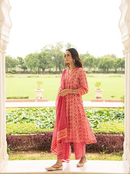 EKOHUM - Rani Pink Mulmul Kurta Pant Dupatta Set