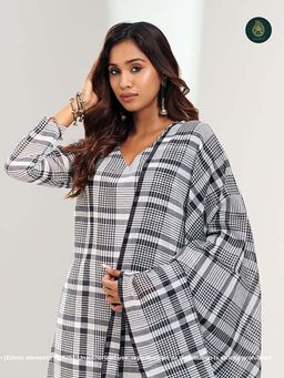 Ethnic Elements - Checks Cotton Silk Kurta and Pant with Dupatta