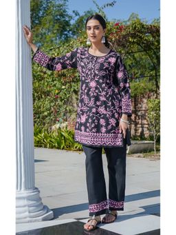 HOUSE OF KARI - Kashmiri Aari Work Cotton Kurta with Pant - Black with Pink (Set of 2)