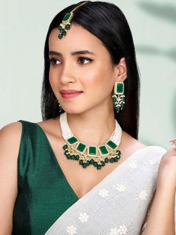 Peora - Green Synthetic Stone and Beads Studded Jewellery Set