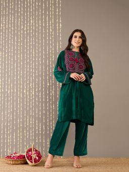 STADO - Zahra Green Velvet Kurta and Pant