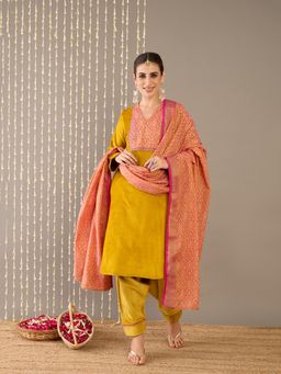 STADO - Zaria Mustard Velvet Kurta and Pant with Dupatta
