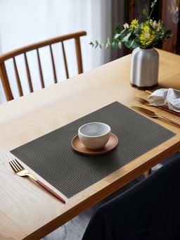 OBSESSIONS - Heat Resistant Table Placemats Black (Pack of 6)