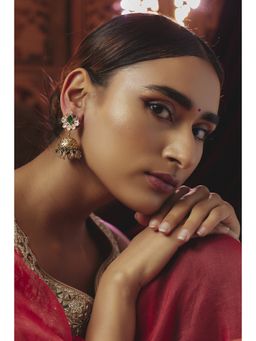 KARISA DESIGNS - Green Sukhi Nakshi Beads And Stones Moissanite Jhumkas