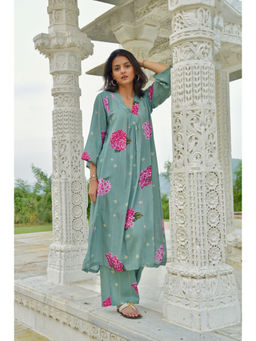 Oodeypore - Women Modal Floral Green Kurta with Pant
