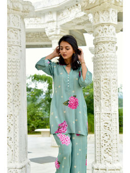 Oodeypore - Women Modal Floral Green Kurti