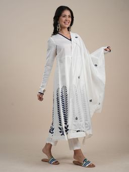 Heeposh - Printed Kalidar Angarkha Kurta & Pant with Dupatta (Set of 3)