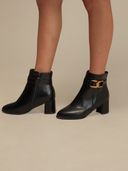 Black color option, Sold out, Currently selected