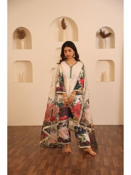 CHHAAP TILAK - Women White Organza Floral Kurta with Pant and Dupatta