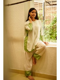 Kapraaha - Ivory and Green Muslin Kurta with Pants