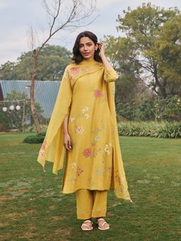 Vaayu - Yellow Daffodil Floral Applique Kurta with Pant and Dupatta (Set of 3)