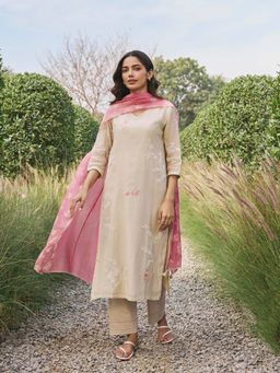Vaayu - Beige Ecru Applique Kurta with Pant and Dupatta (Set of 3)