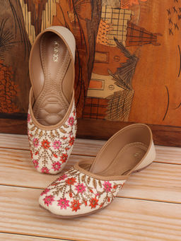 Iconics - Women Cream Slip-On Square Toe Juttis