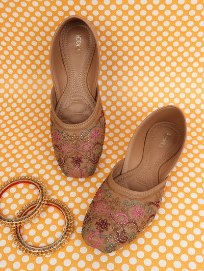 Women Brown Slip-On Square Toe Juttis