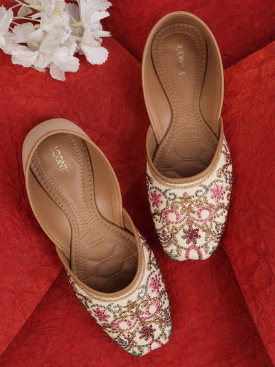 Women Cream Slip-On Square Toe Juttis