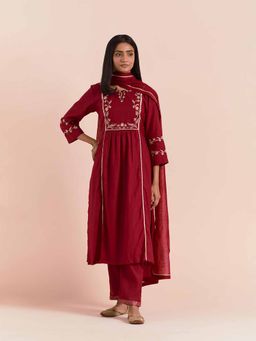 Priya Chaudhary - Women's Silk Chanderi Embroidered Kurta with Pant and Dupatta (Set of 3)