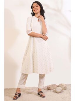 Aurelia - Women White Yarn Dyed Cotton Blend Flared Kurta