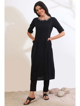Aurelia - Women Black Solid Pure Cotton Straight Kurta