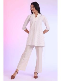 Aurelia - Women Beige Yarn Dyed Cotton Blend Straight Kurti